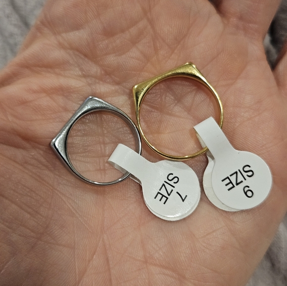 NEW Stainless Steel Gold or Silver-Tone Bar Rings - Multiple Sizes Available - Picture 2 of 4